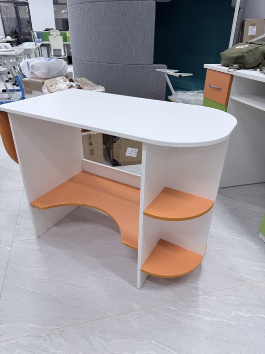 Продам мебель: парты, шкаф