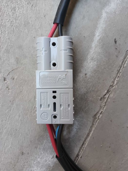 10 броя кабели 2,5mm²  за паралелно свързване на акумулатори