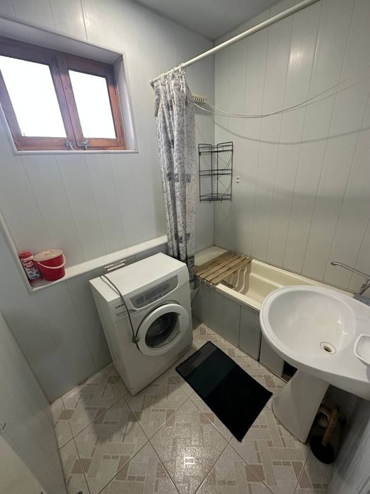 3 хонали уй сотилади 2-кават  Манзил мустакиллик кучаси(Ески мелодия)