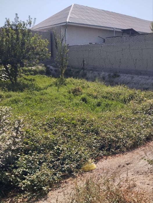 Yer sotiladi uyi bor