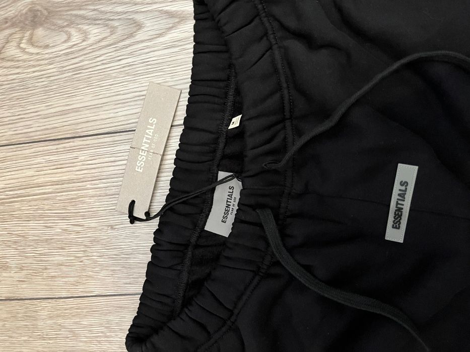 Pantaloni Essentials