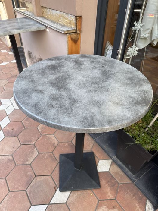 Бар маси и бар столове