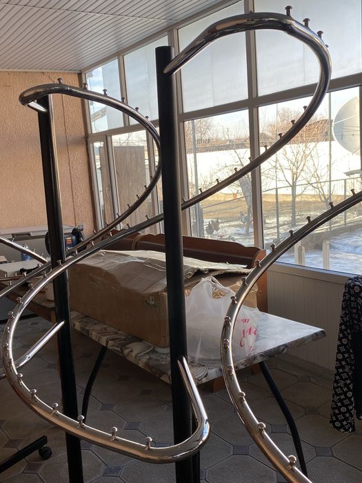 Вешалки для одежды.