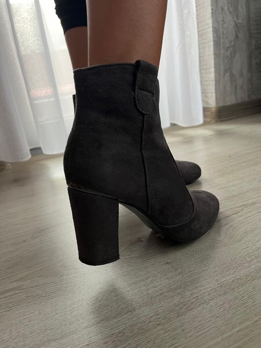 Дамски боти с ток