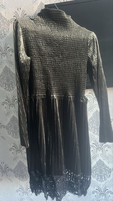 Продам вечерние платья примерно 46 размера