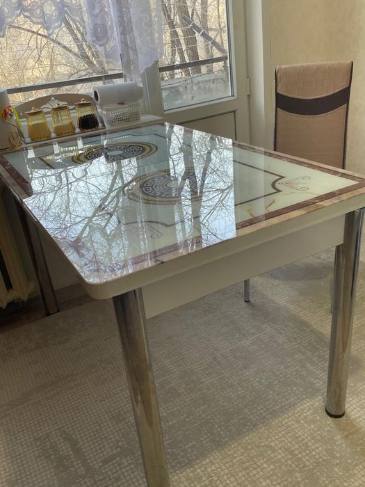 Продается стол со стульями