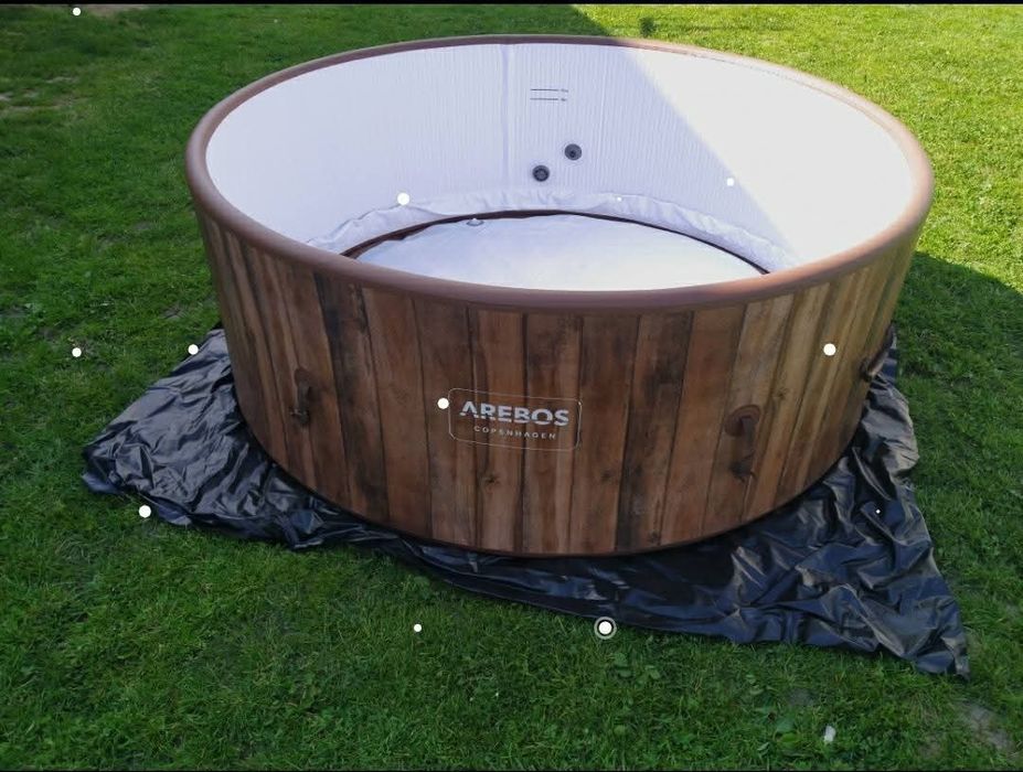 Jacuzii de 8 persone cu incalzire si bule
