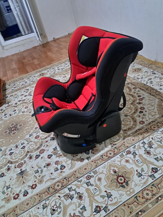 Продаётся авто кресло.