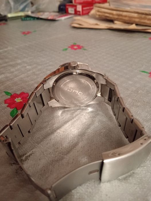 Часы электронные police