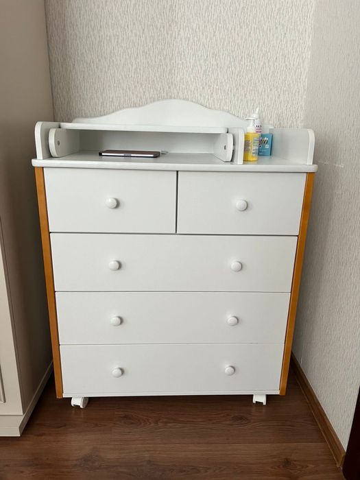 Продам детскую кровать и комод