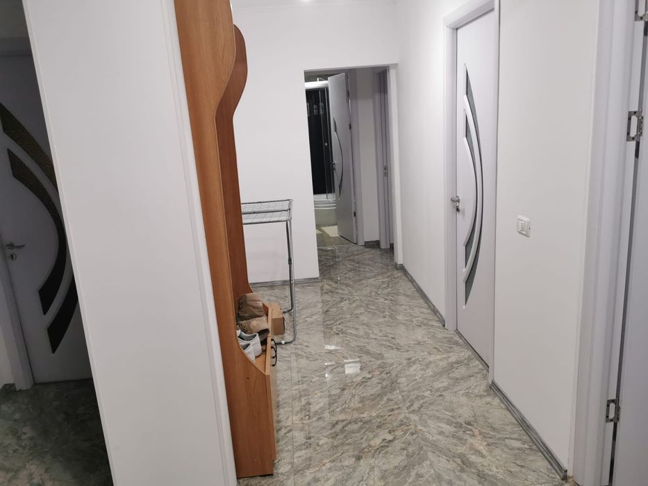 De închiriat apartament cu 4 camere