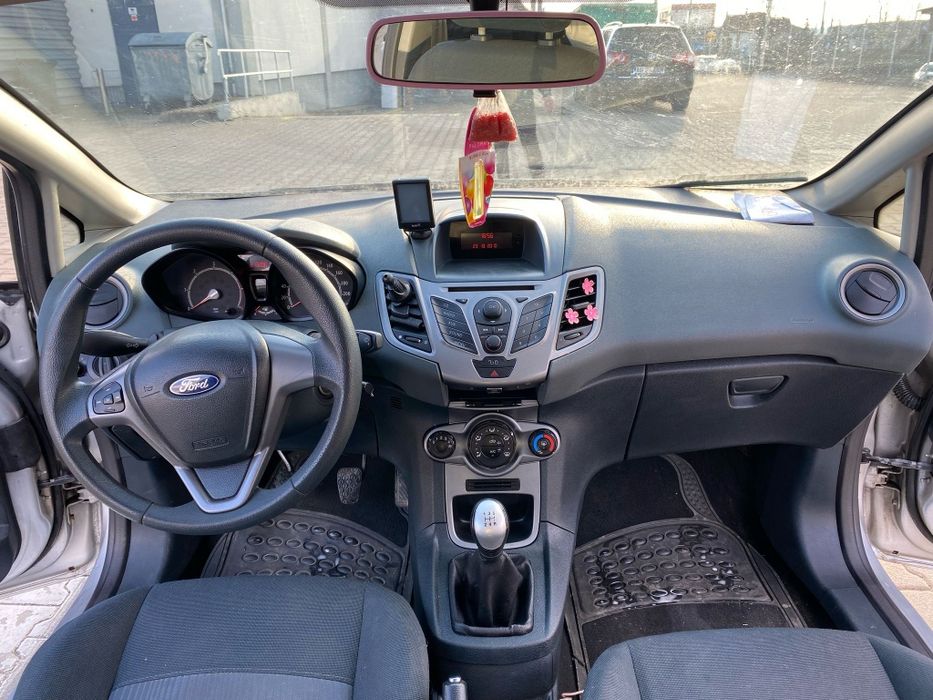 Vând ford fiesta