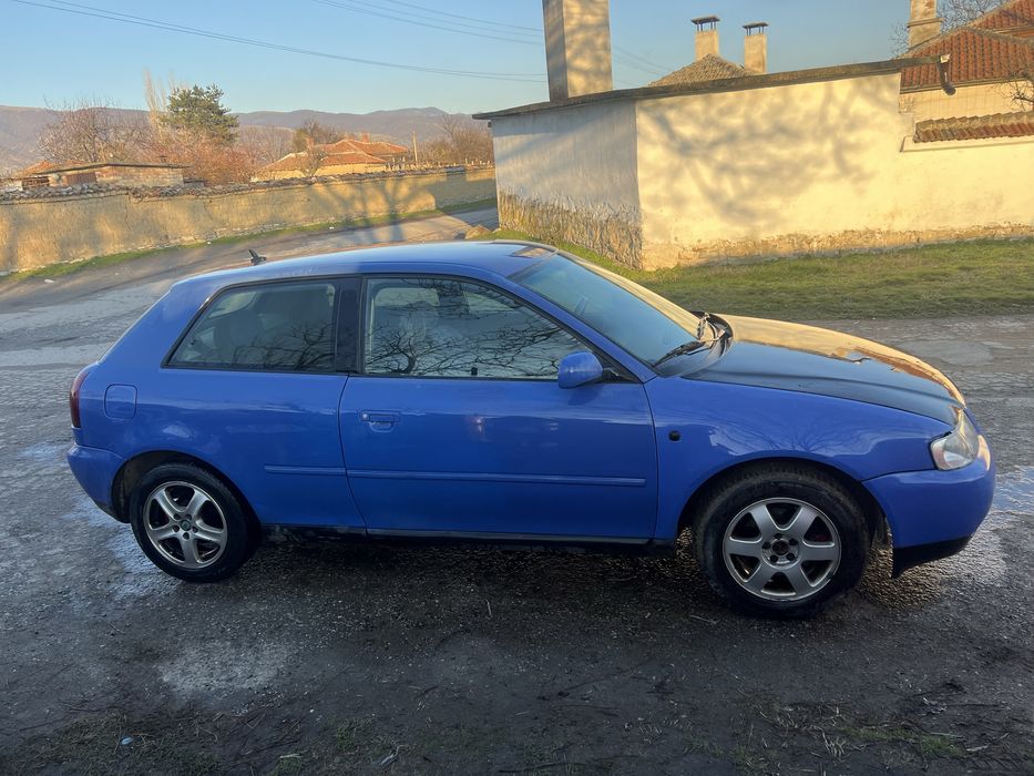 Продавам Audi 1.8