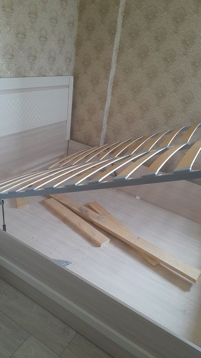 Спальный кровать