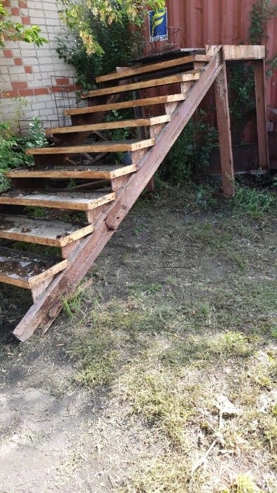 Крыльцо-лестница с площадкой(металл)