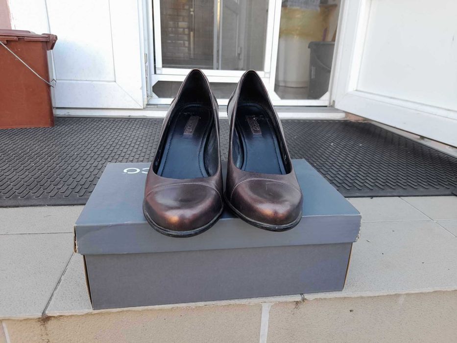Pantofi ECCO cu toc, de piele, marimea 39