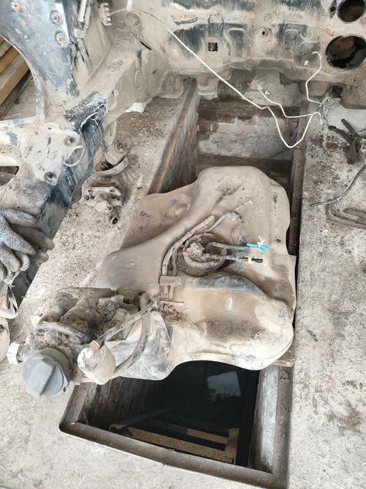 Бензобак на Фольксваген Пассат б3.