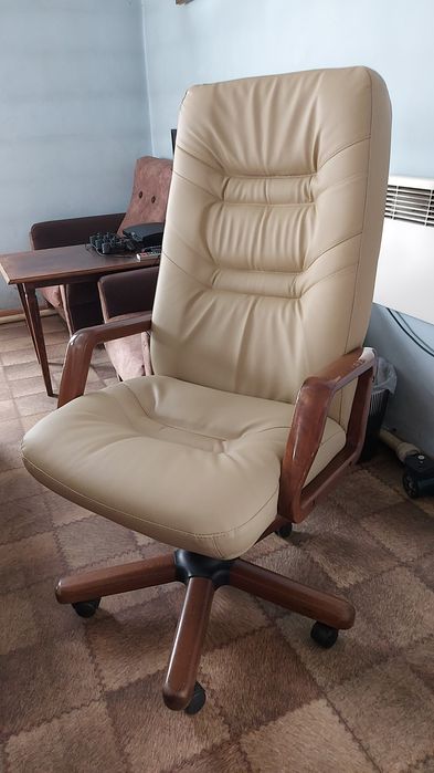 Реставрации диванов, кроватей, кресел,стульев.