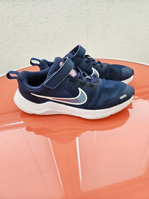 Детски маратонки Nike за момче номер 33. Много запазени.