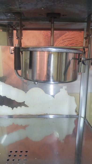 Продам попкорницу б/у рабочая в хорошем состоянии.