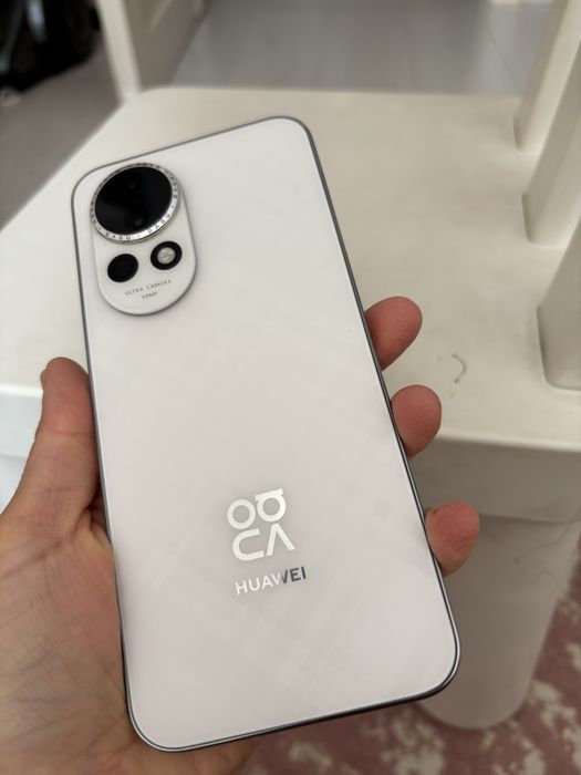 Телефон Huawei nova70