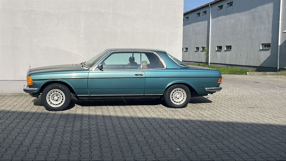 Mercedes-Benz 230 CE (C123)