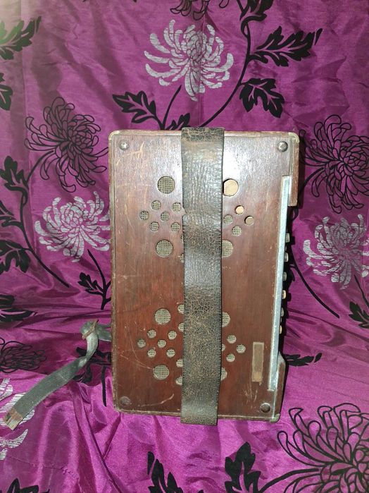 Старинен акордеон