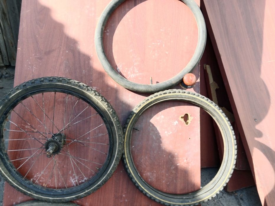 Продам колеса с камерами в отличном состоянии.