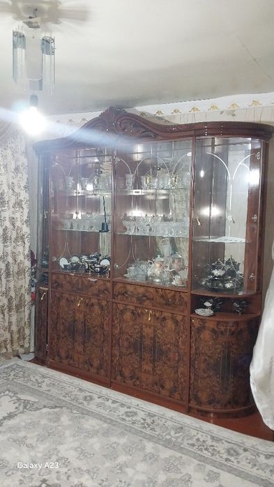 Сервант стенка сотилади