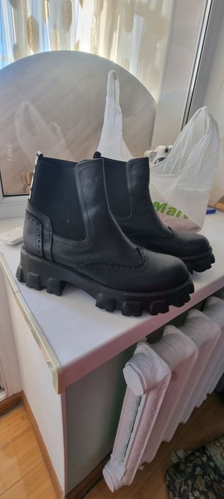 Продам осенние ботинки