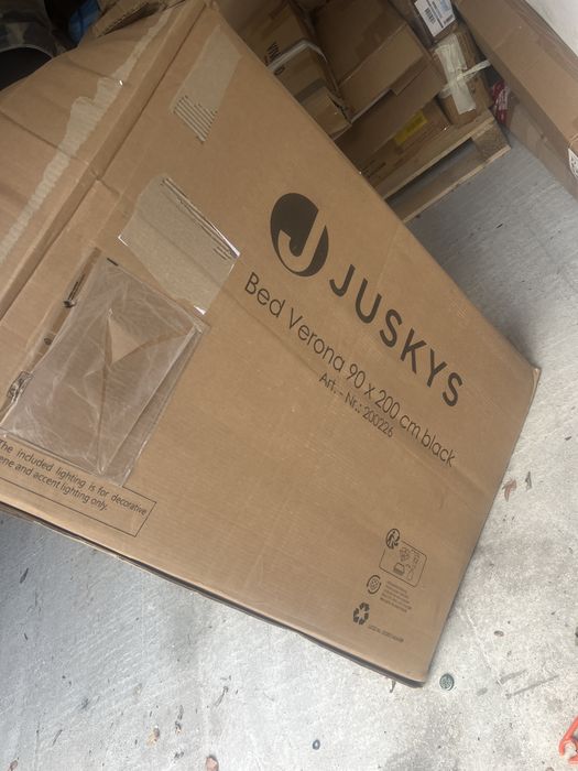 Pat tapițat Juskys cu LED-uri Verona și cadru cu lamele