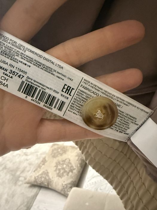 Продам бомбер mango