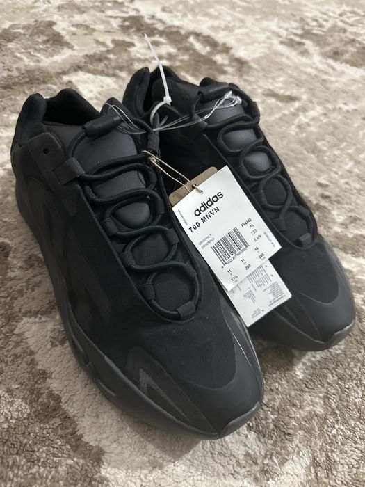 Adidas Yeezy 700 MNVN