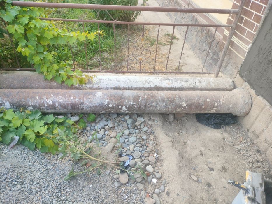 Продаётся турба 200мм  чугунина шести меровый 2 щт