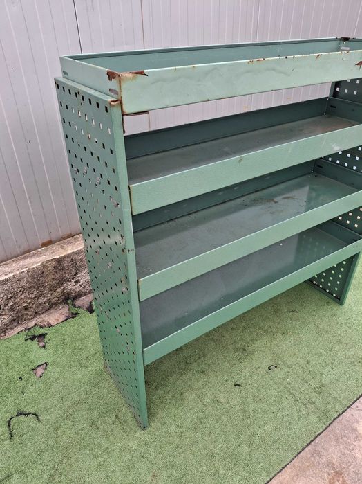 Метален шкаф =стелаж за инструменти