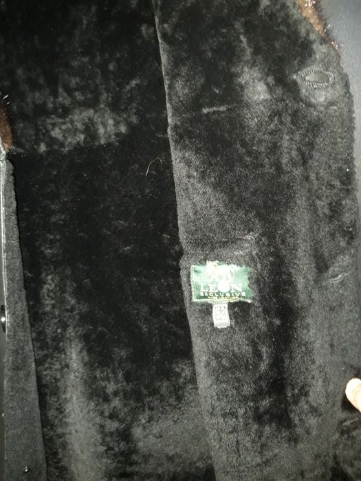 Отличное кожаное пальто.