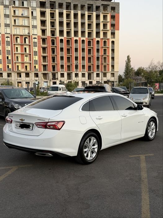 Malibu 2.4 sotiladi Rangi oq
