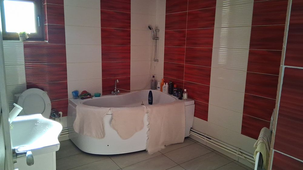 Vind casa valea Geamana