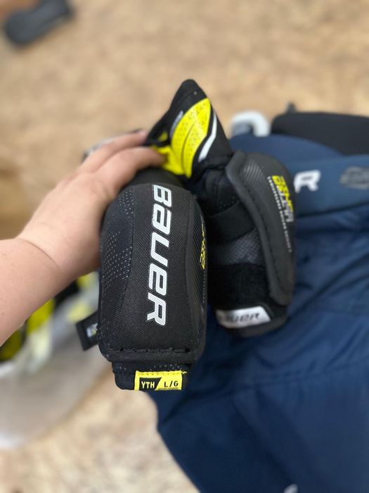 Продается хокейная экипировка Bauer