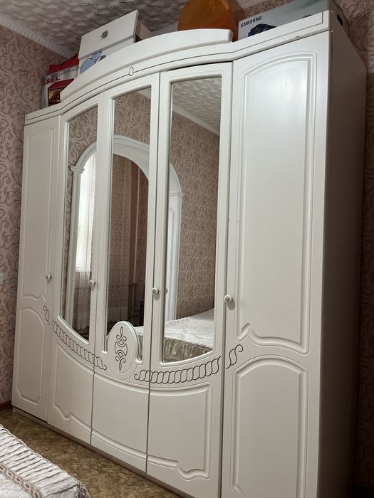 Спальный гарнитур и кровать