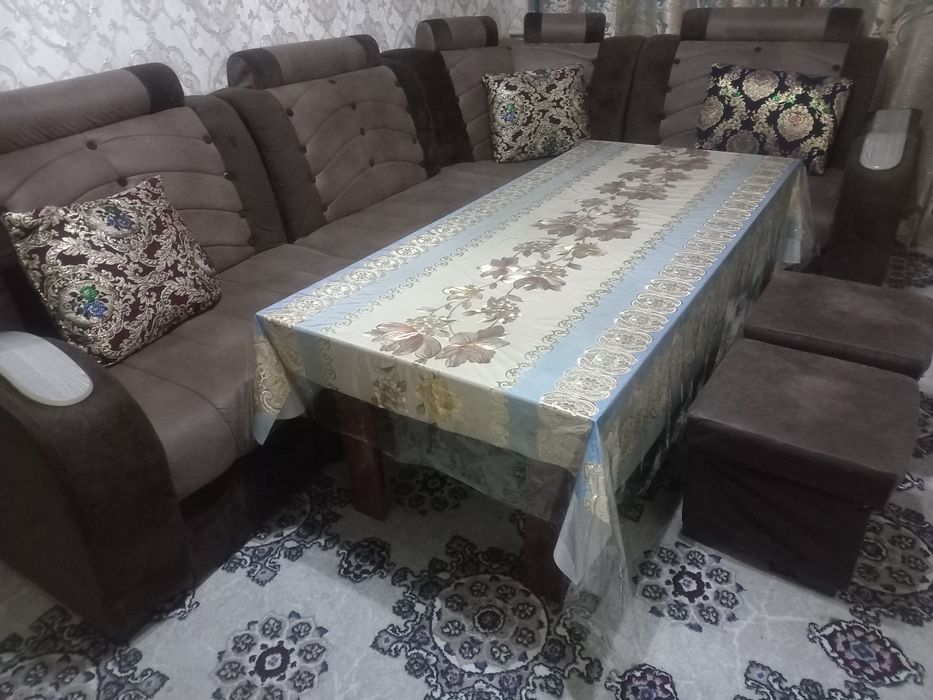 Уголок сотилади мехмонхона учун