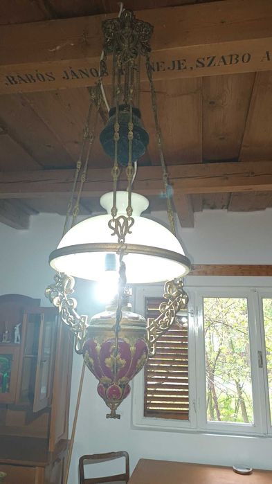 Vechime Scaune Masă Lustre tavan Dulap Scaune