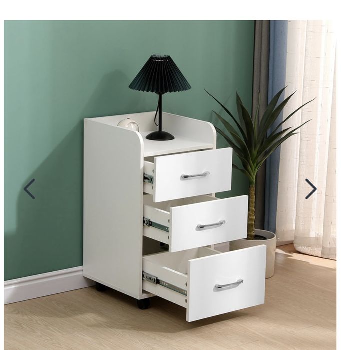 Помощен шкаф на колела