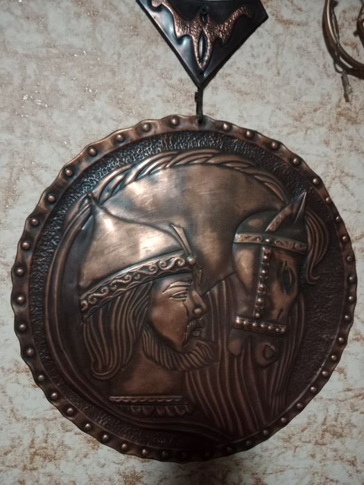 Настенная статуэтка