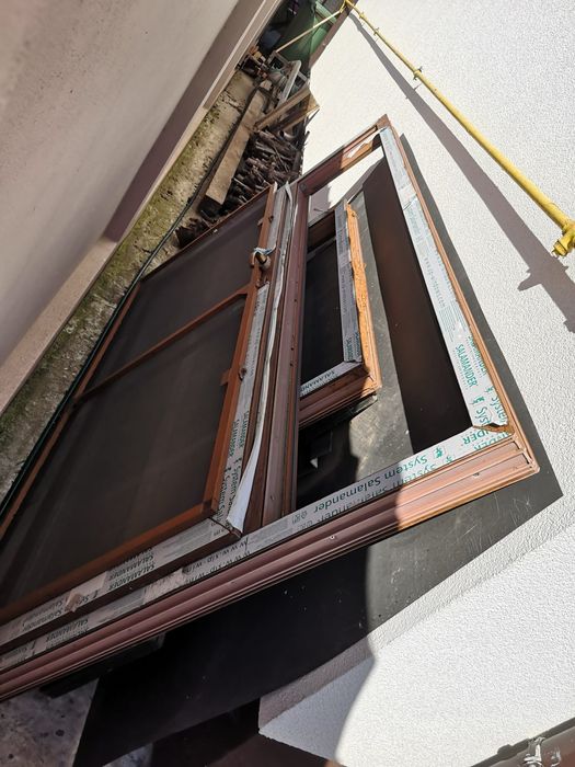 Geam și ușa Salamander noi