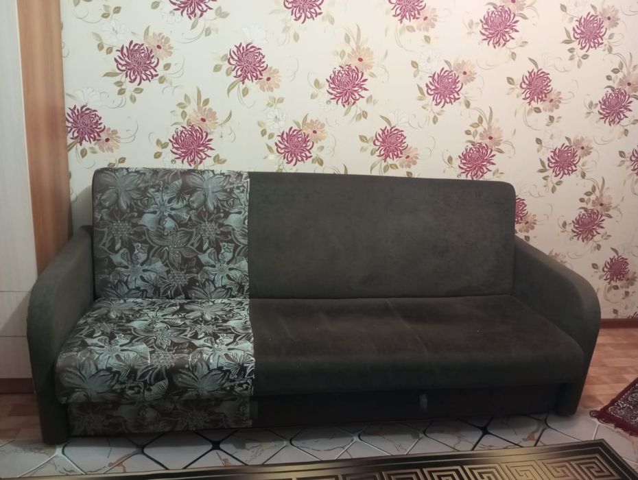 Диван синего цвета