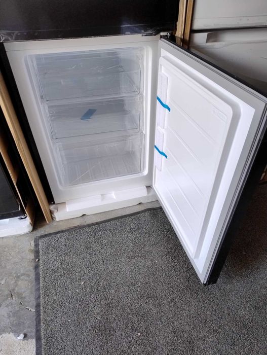 *Ново* Тъмно сив Комбиниран Хладилник с фризер CHIQ 176 см