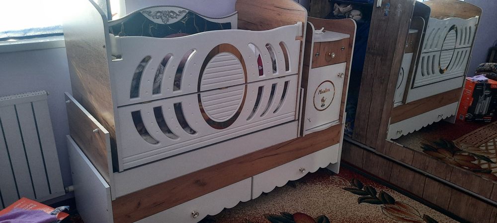 Болалар кровати сотилади