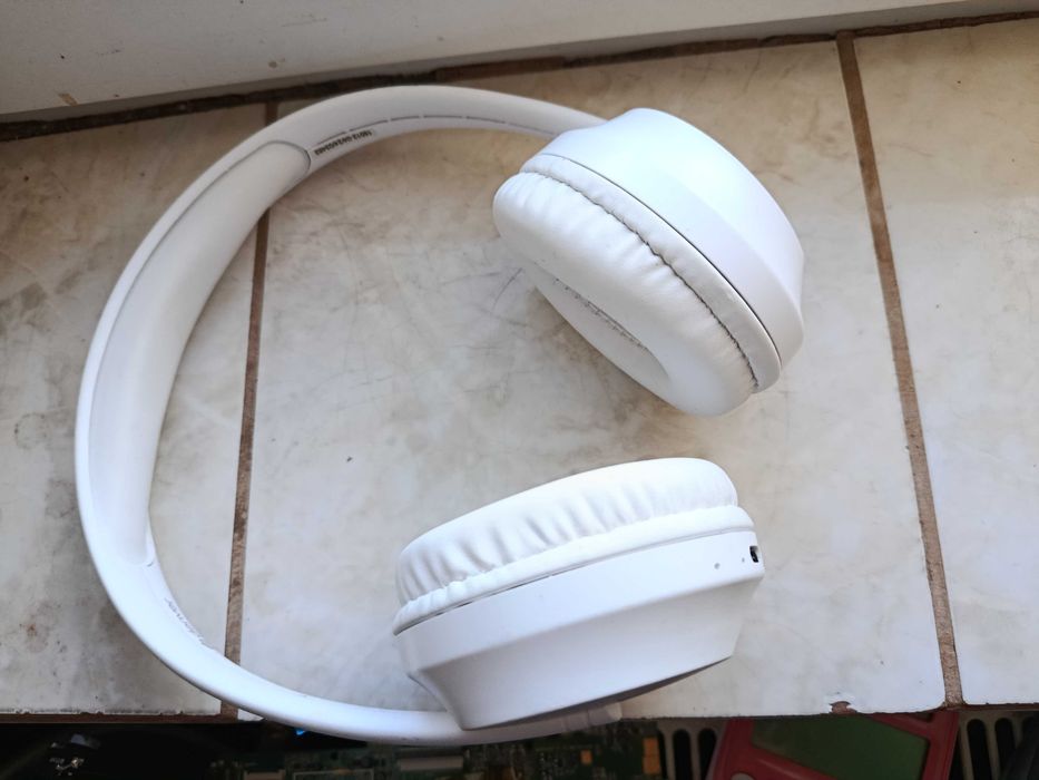 Casti bluetooth incarcare prin usbc