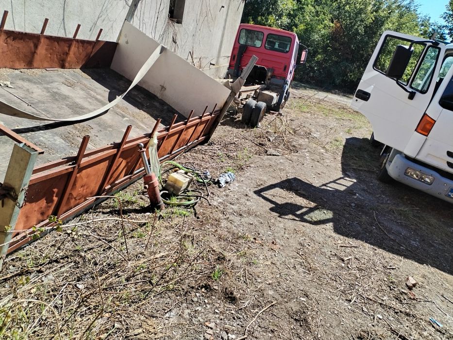 Vând de piese Nissan Atleon de piese